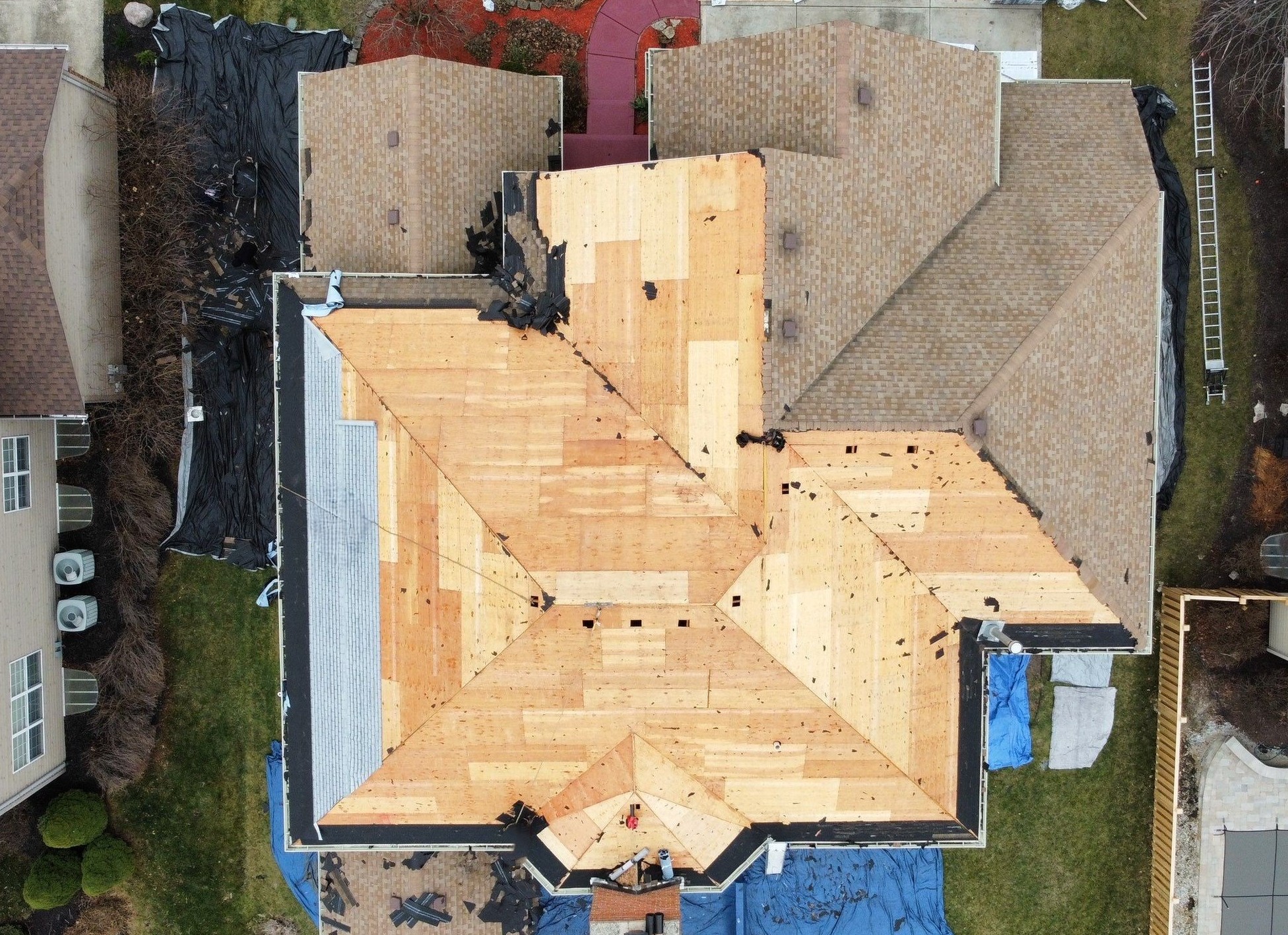 roof repair vs roof replacement