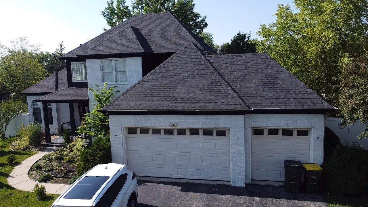 what is a hip on a roof