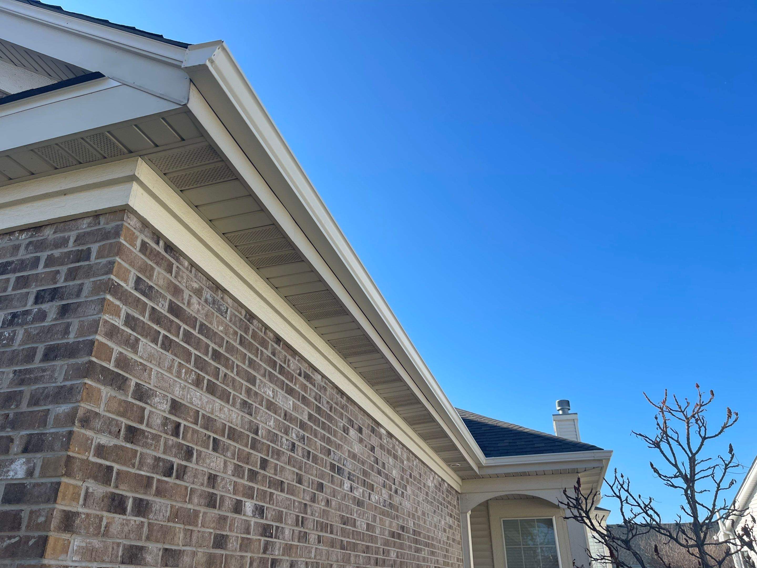 what is the standard gutter size